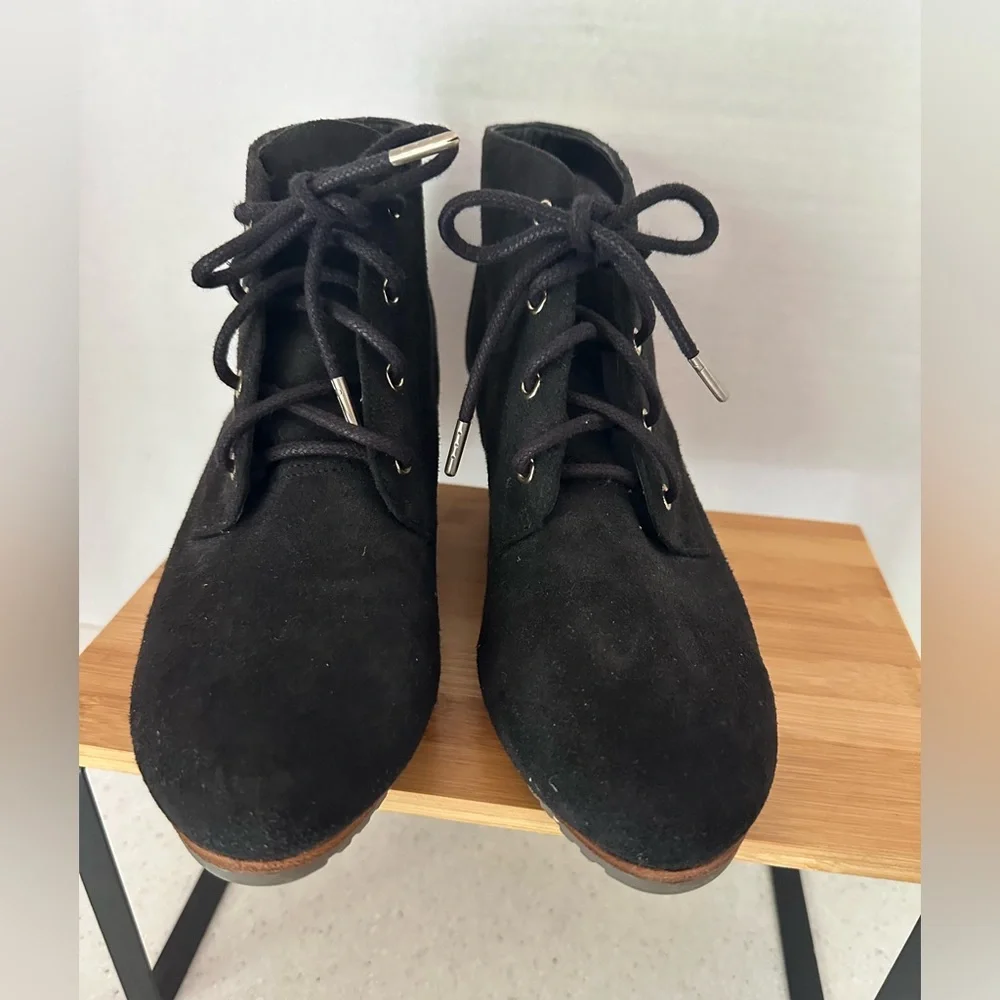 Dr. Scholl’s Close Call Wedge Heels Ankle Lace-Up Boots Black Size 9M. Like New